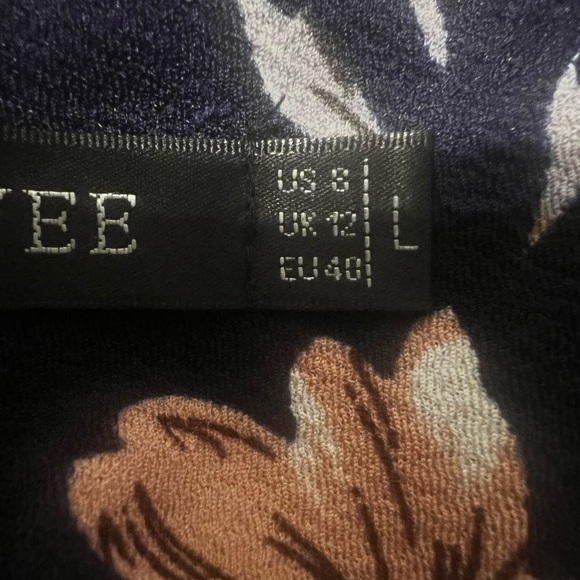 Homeyee Navy/floral woman’s dress 🌟🌸 - Picture 7 of 8